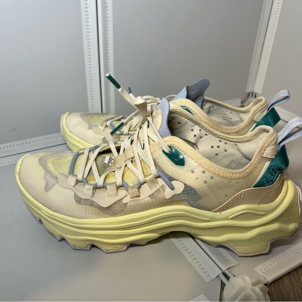 Sorel WOMEN'S KINETIC™ BREAKTHRU TECH LACE SNEAKER yellow size 7.5
